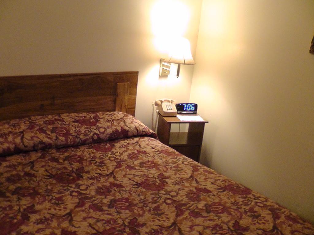 Motel 95 & Campground Hixton Zewnętrze zdjęcie