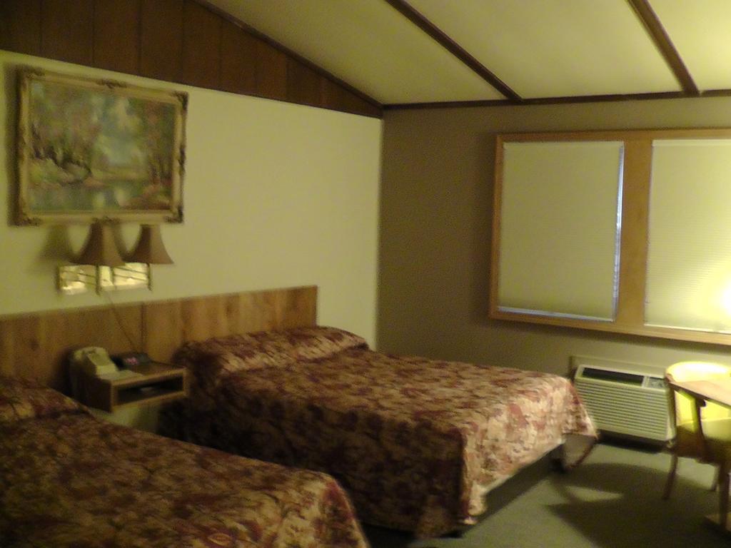 Motel 95 & Campground Hixton Zewnętrze zdjęcie